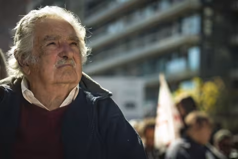 Imagem de apoio ao texto sobre a legalização da maconha no Uruguai